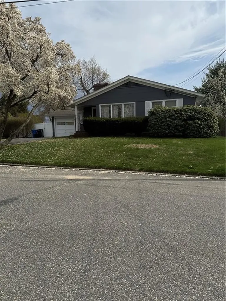 46 Cliffside Drive Cranston RI 02920
