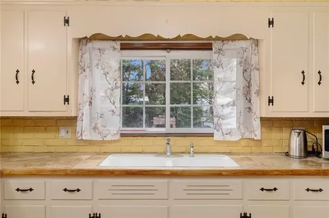 9 Valley Drive Bristol RI 02809