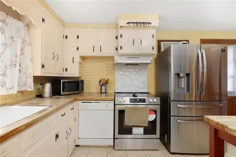 9 Valley Drive Bristol RI 02809