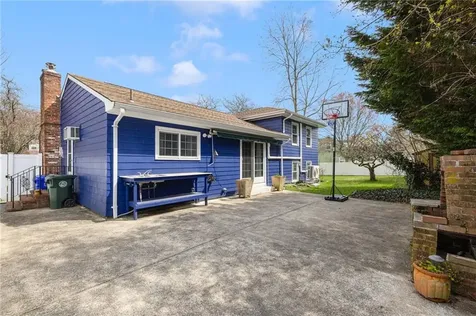 9 Valley Drive Bristol RI 02809