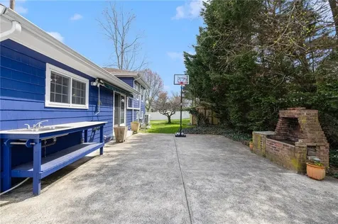 9 Valley Drive Bristol RI 02809