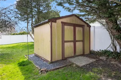 9 Valley Drive Bristol RI 02809