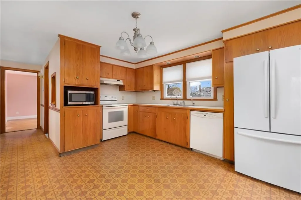 38 Laurelhurst Road Cranston RI 02920