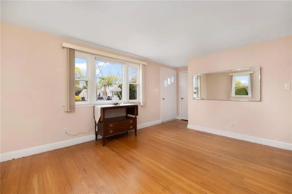 38 Laurelhurst Road Cranston RI 02920