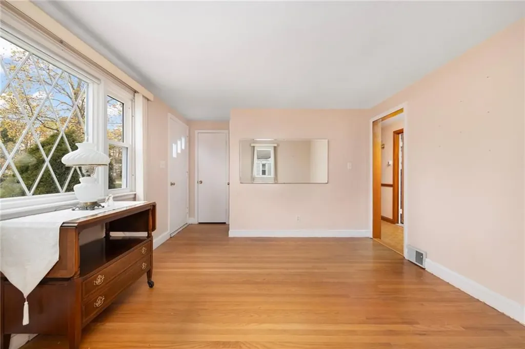 38 Laurelhurst Road Cranston RI 02920