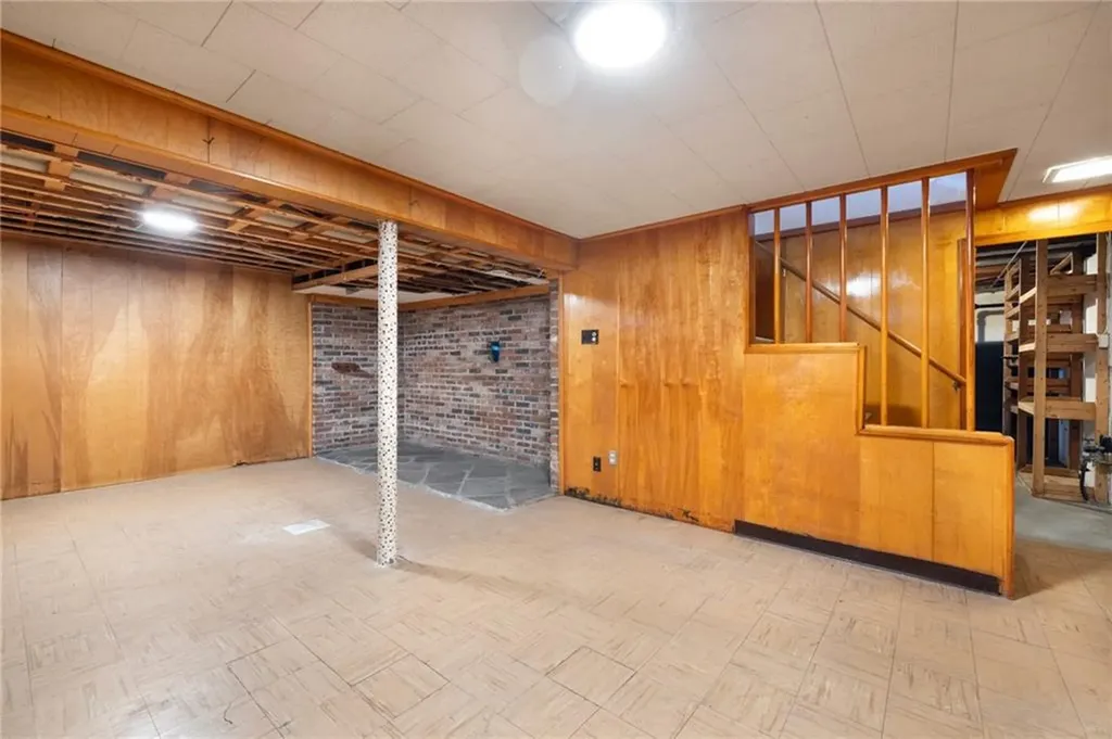 38 Laurelhurst Road Cranston RI 02920