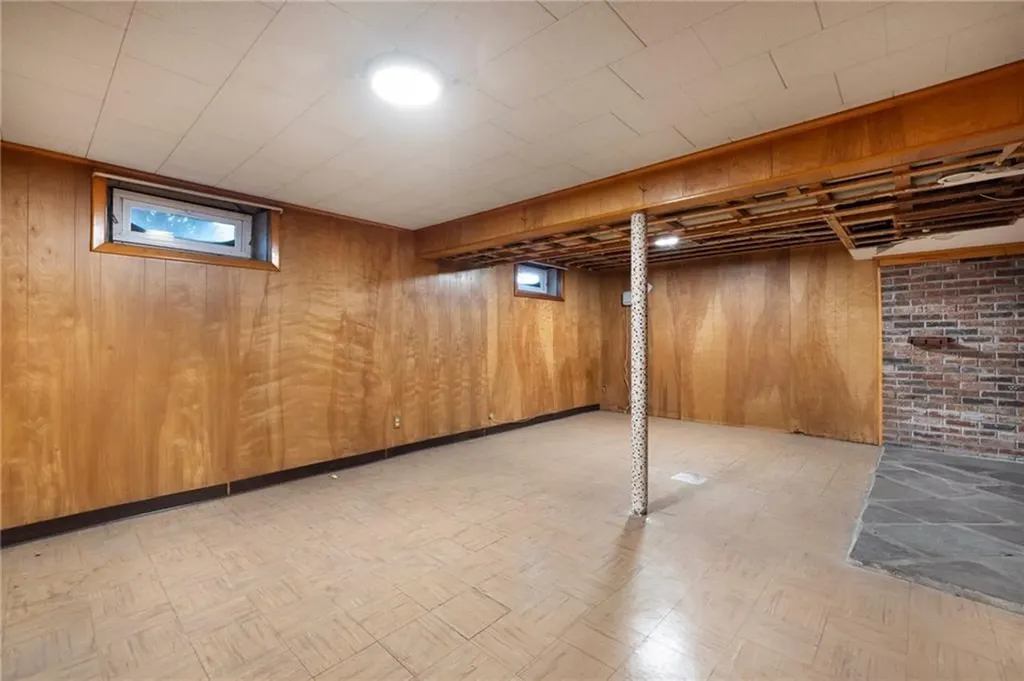 38 Laurelhurst Road Cranston RI 02920