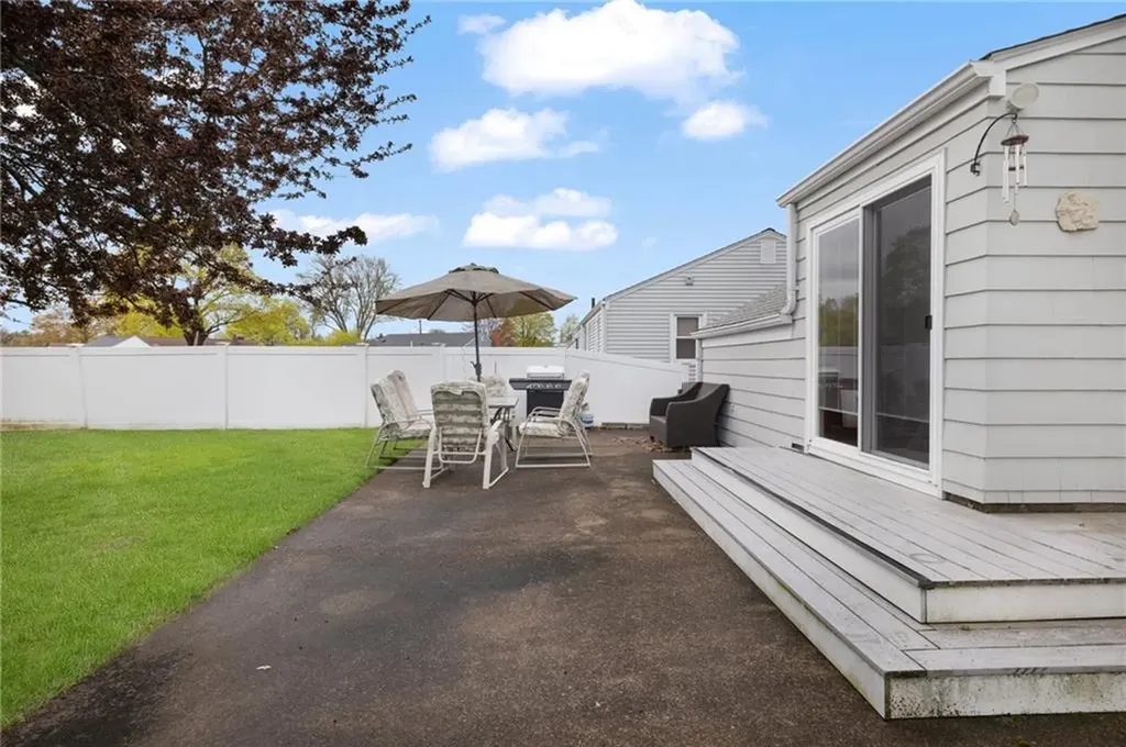 38 Laurelhurst Road Cranston RI 02920