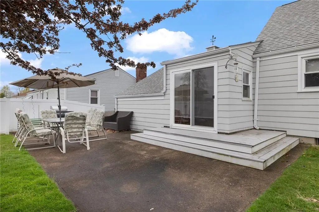 38 Laurelhurst Road Cranston RI 02920
