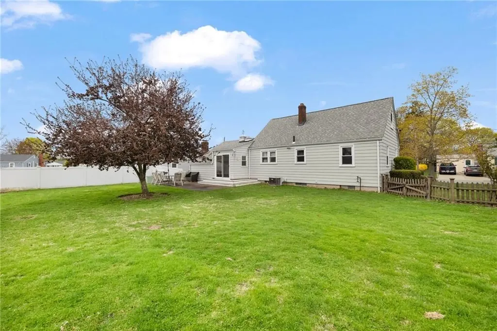 38 Laurelhurst Road Cranston RI 02920