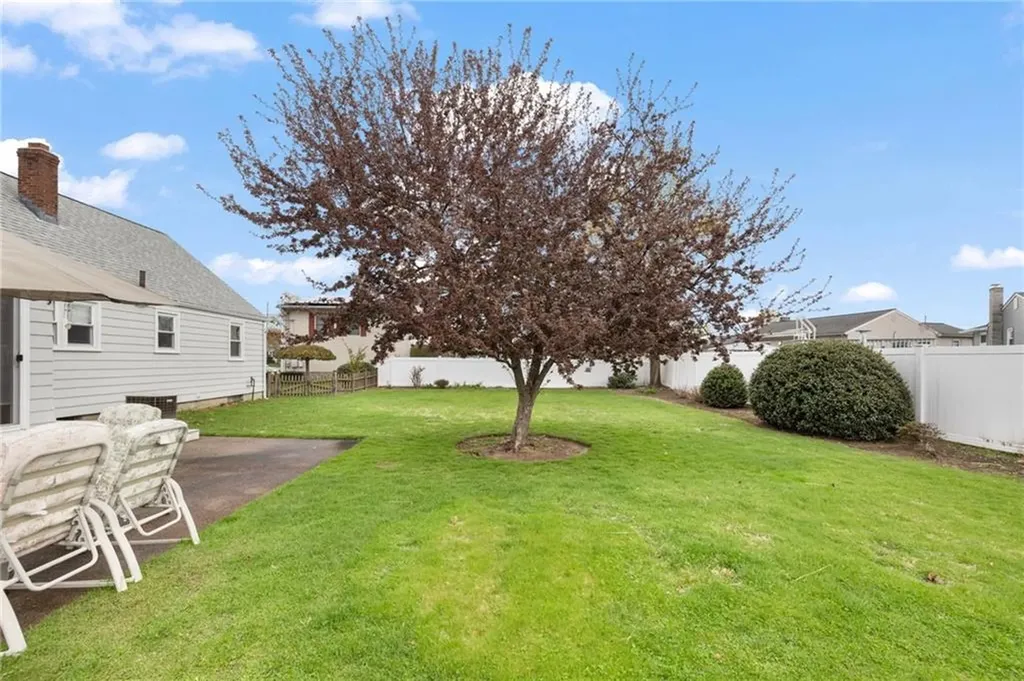 38 Laurelhurst Road Cranston RI 02920