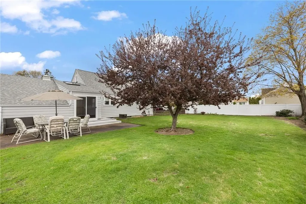 38 Laurelhurst Road Cranston RI 02920