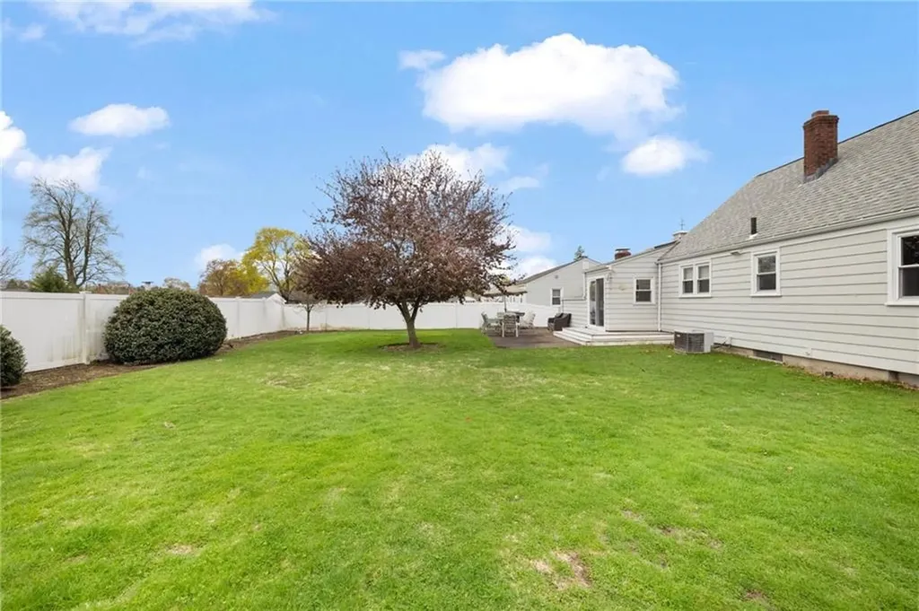 38 Laurelhurst Road Cranston RI 02920