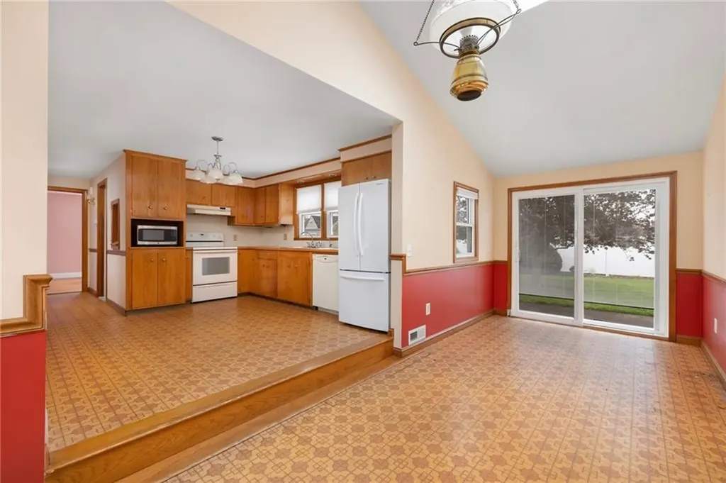 38 Laurelhurst Road Cranston RI 02920