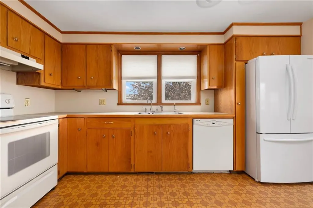 38 Laurelhurst Road Cranston RI 02920