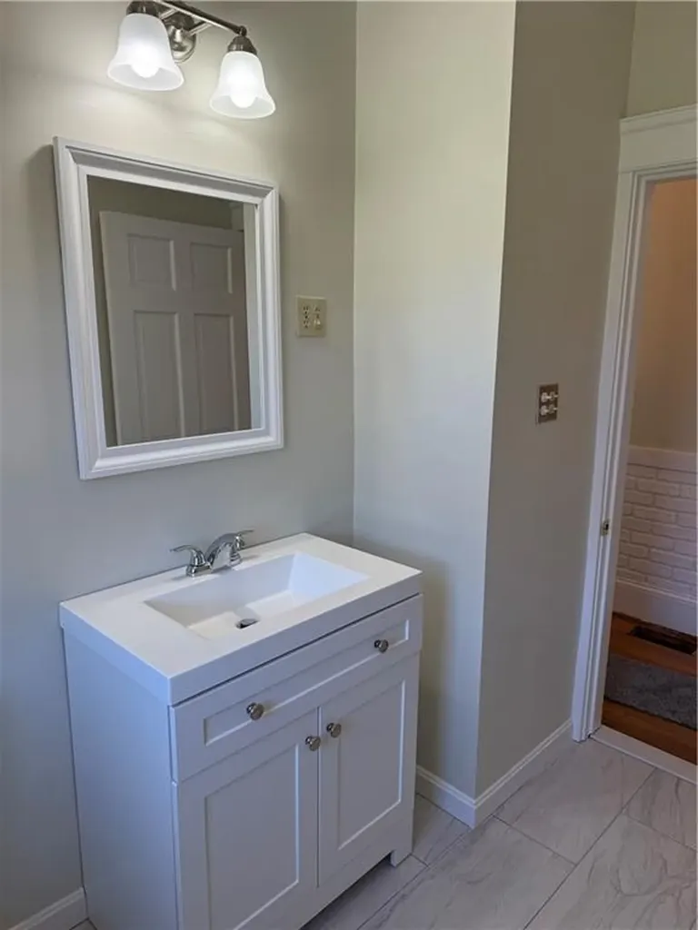 29 Lindy Avenue East Providence RI 02915