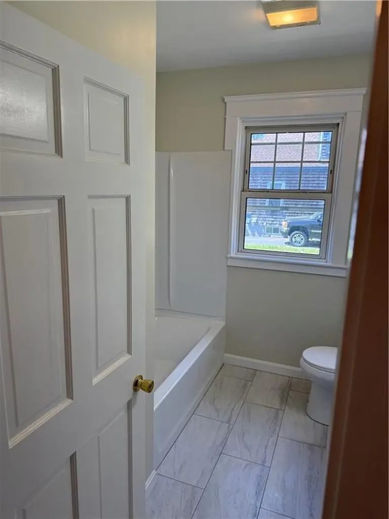 29 Lindy Avenue East Providence RI 02915