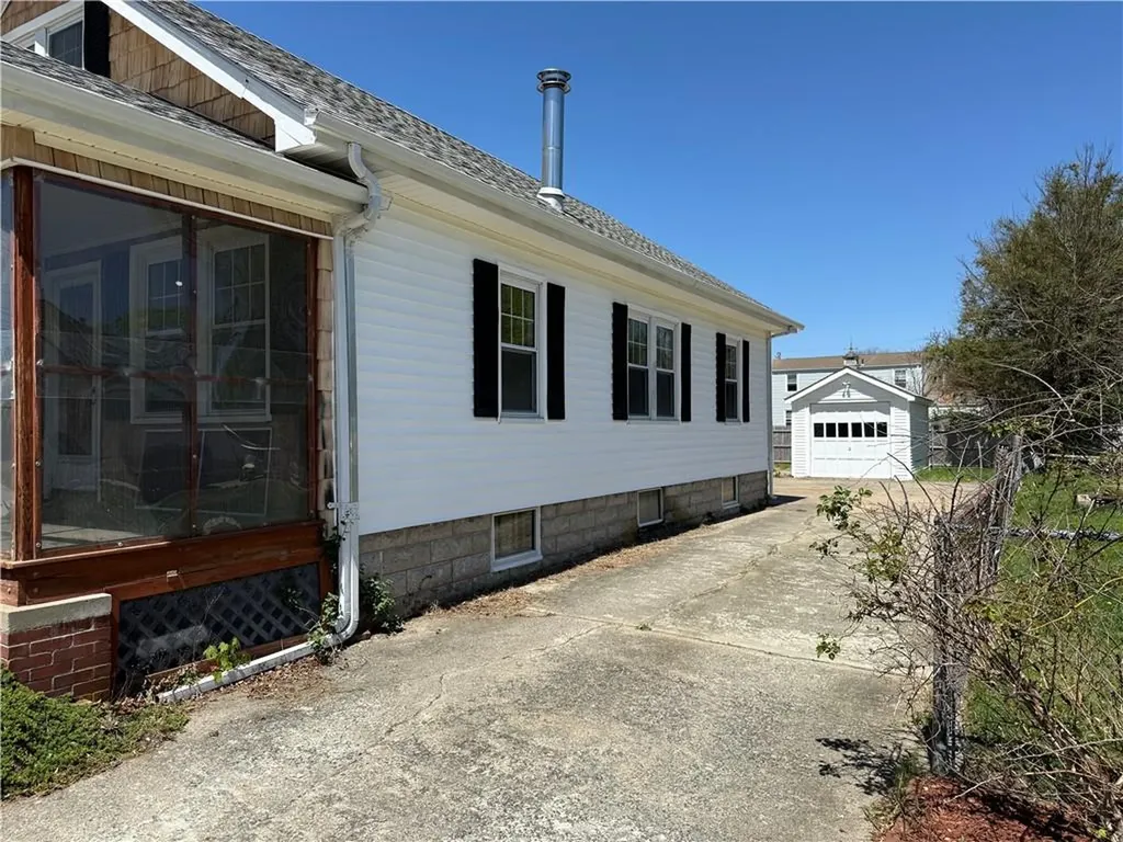 29 Lindy Avenue East Providence RI 02915