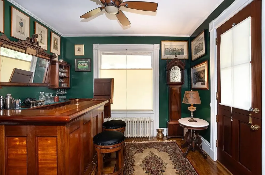 10 Bull Street Newport RI 02840