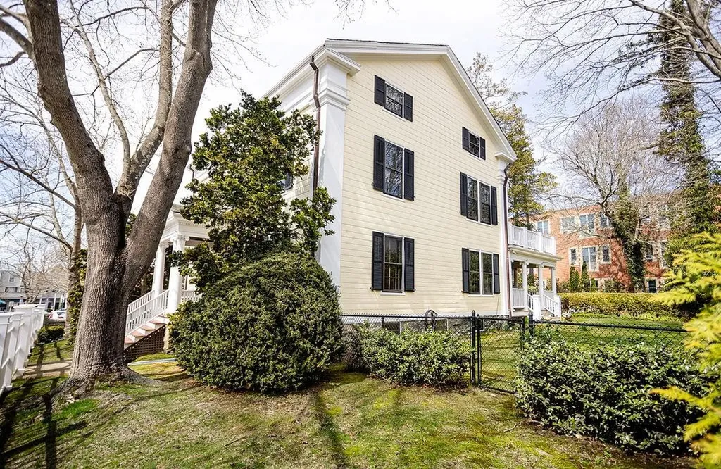 10 Bull Street Newport RI 02840