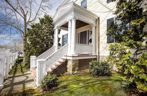 10 Bull Street Newport RI 02840