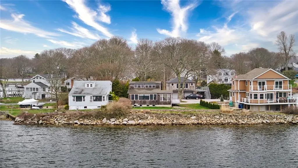 75 Wheatfield Cove Road Narragansett RI 02882
