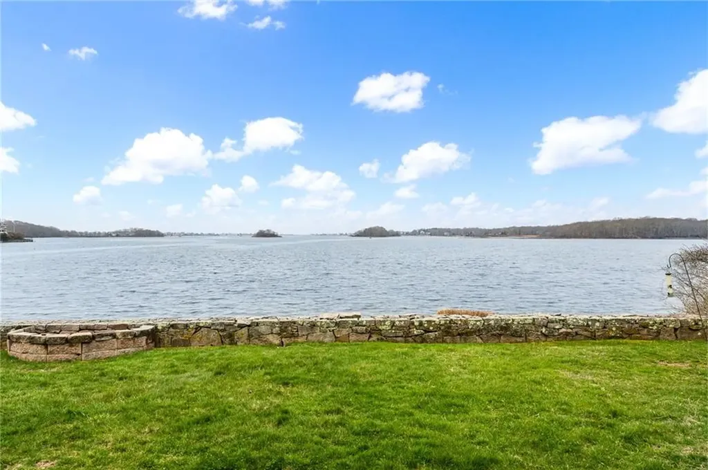 75 Wheatfield Cove Road Narragansett RI 02882