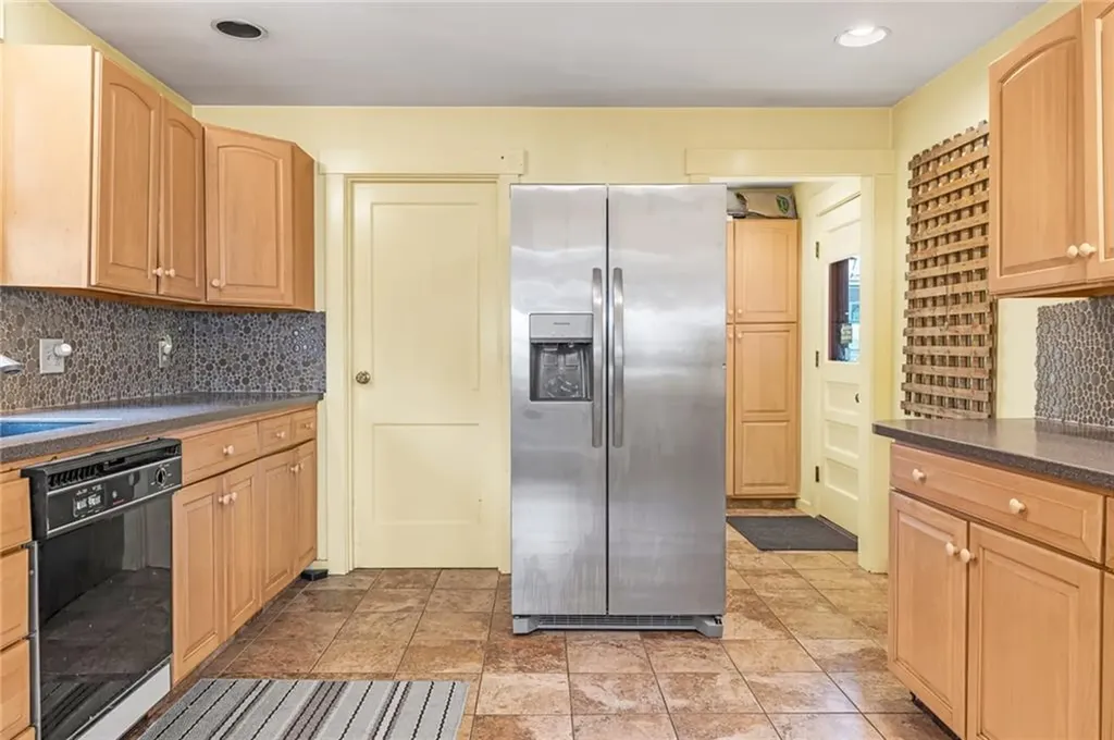 75 Wheatfield Cove Road Narragansett RI 02882