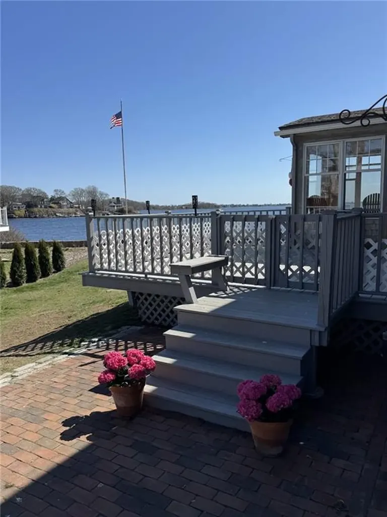 75 Wheatfield Cove Road Narragansett RI 02882