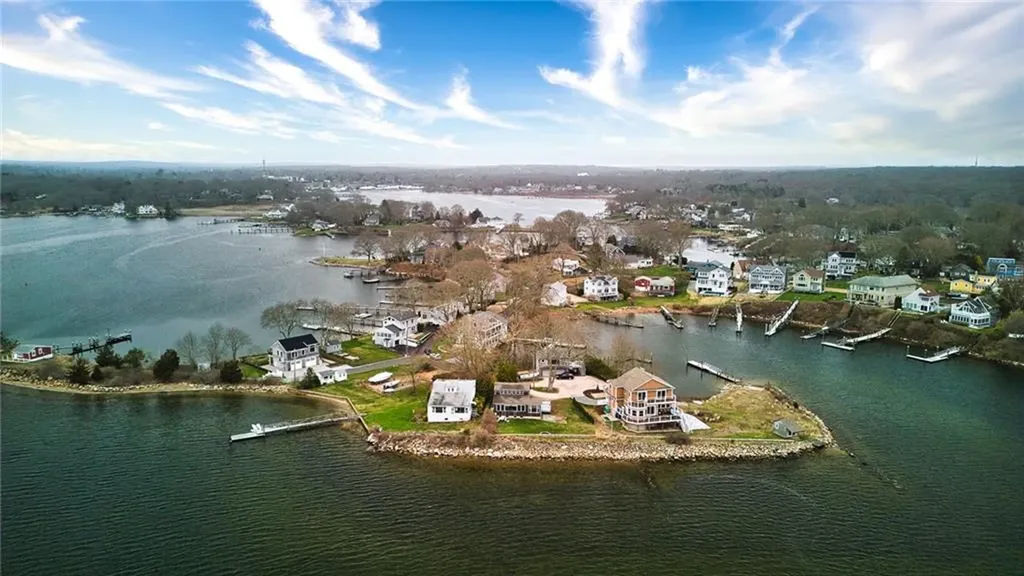 75 Wheatfield Cove Road Narragansett RI 02882