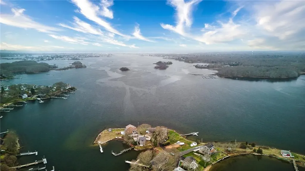 75 Wheatfield Cove Road Narragansett RI 02882