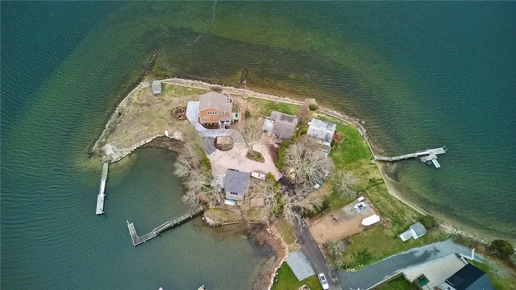 75 Wheatfield Cove Road Narragansett RI 02882