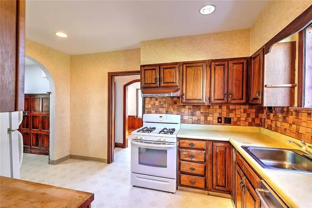 21 Laurel Avenue Providence RI 02906
