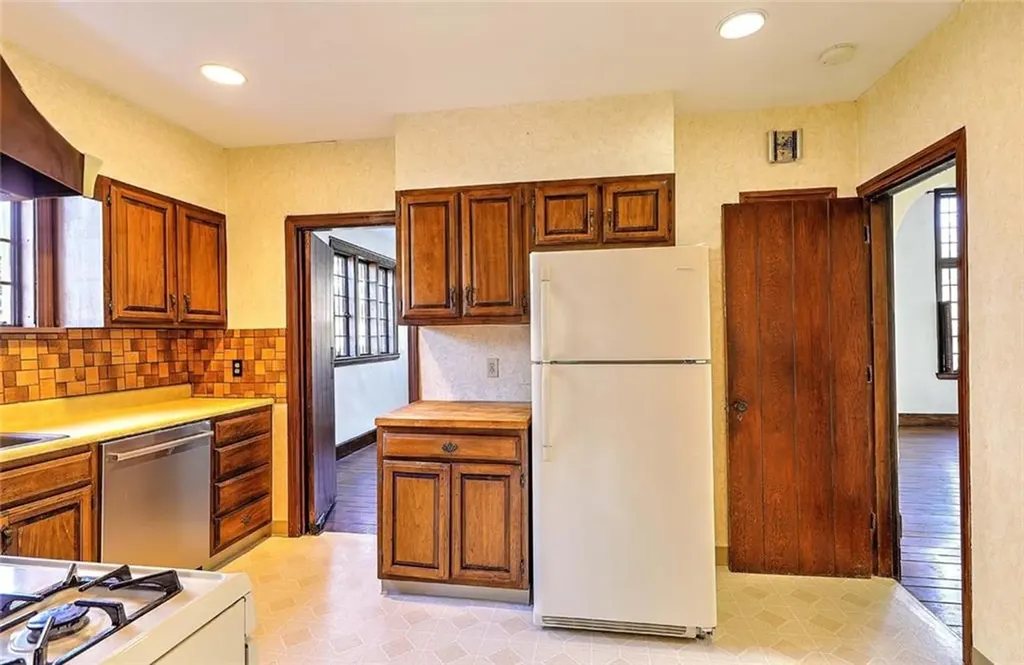 21 Laurel Avenue Providence RI 02906