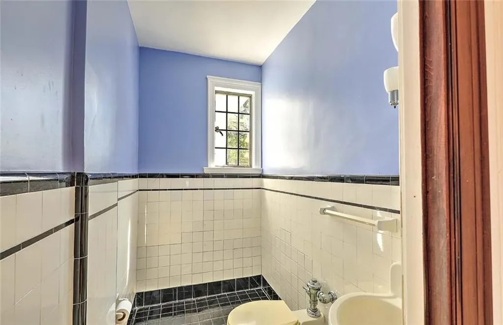 21 Laurel Avenue Providence RI 02906