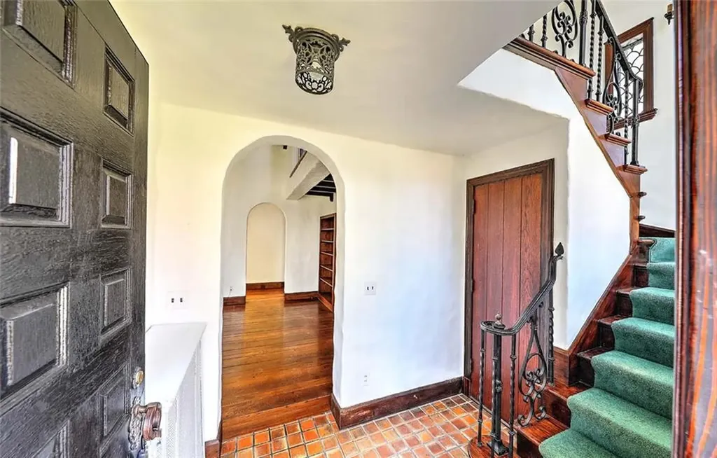 21 Laurel Avenue Providence RI 02906