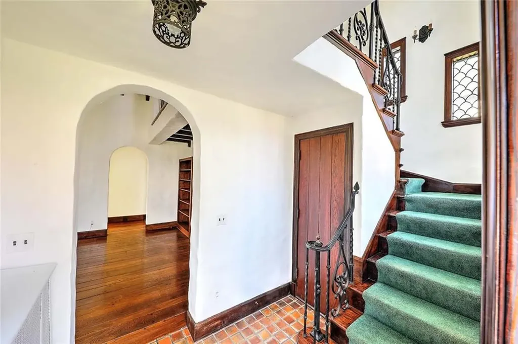 21 Laurel Avenue Providence RI 02906