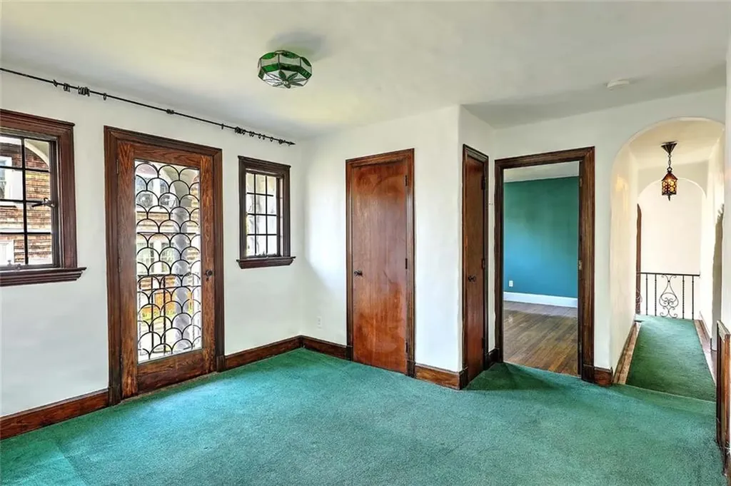 21 Laurel Avenue Providence RI 02906
