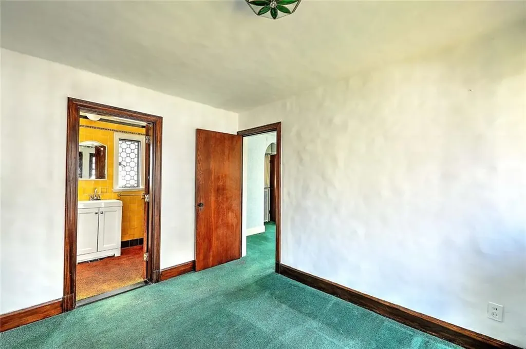 21 Laurel Avenue Providence RI 02906