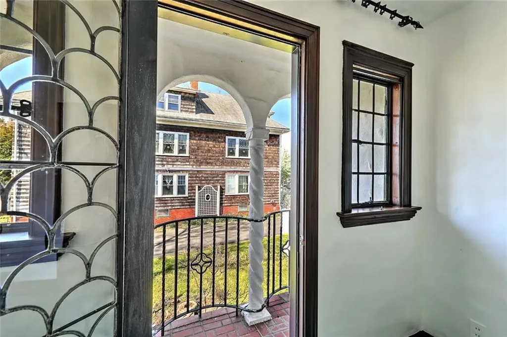 21 Laurel Avenue Providence RI 02906