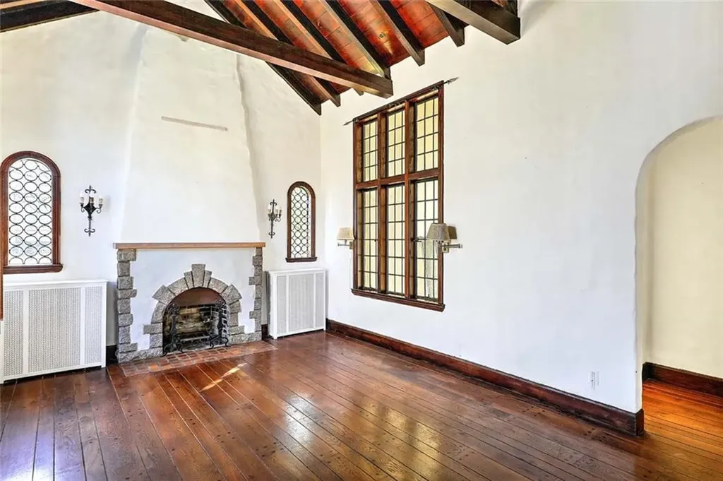 21 Laurel Avenue Providence RI 02906