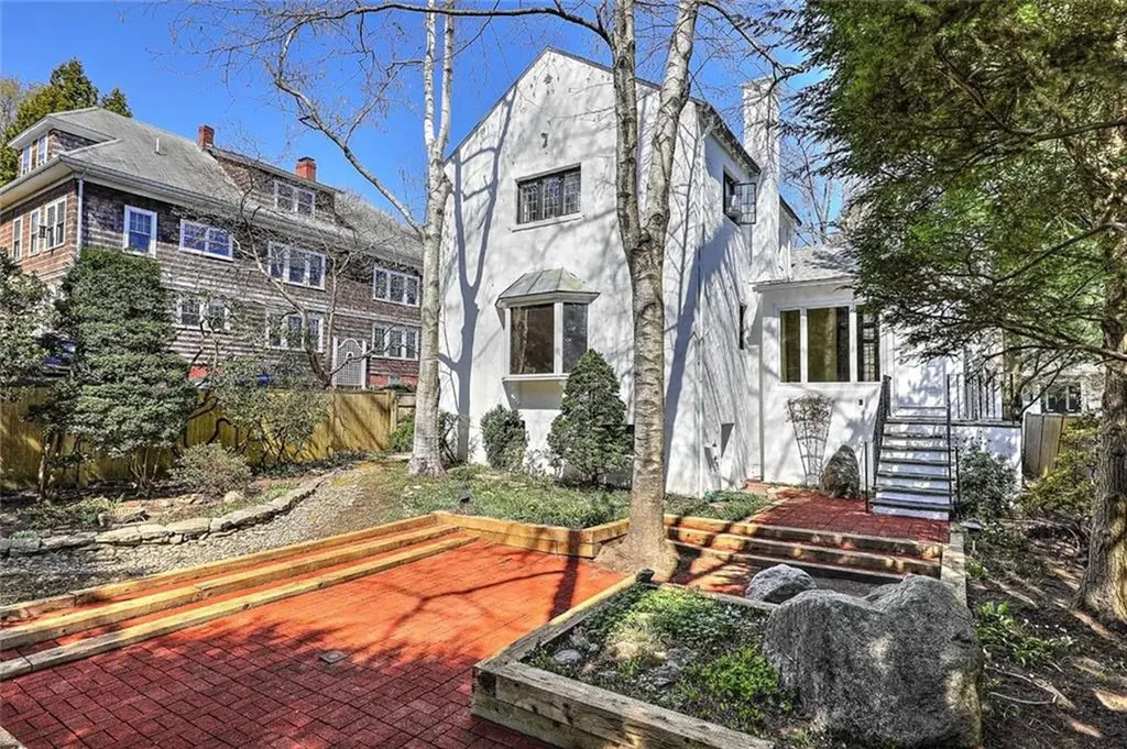 21 Laurel Avenue Providence RI 02906