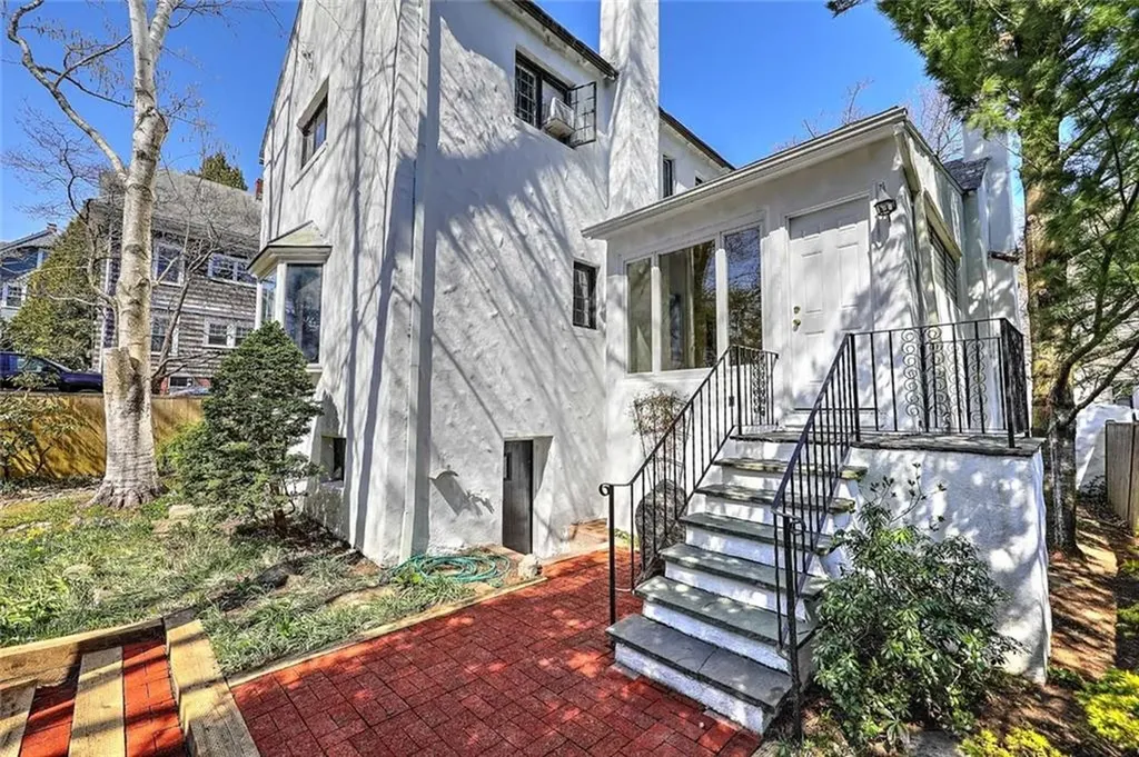 21 Laurel Avenue Providence RI 02906