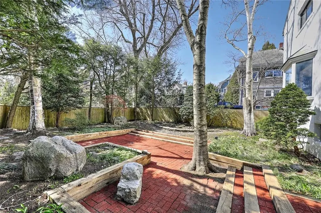 21 Laurel Avenue Providence RI 02906