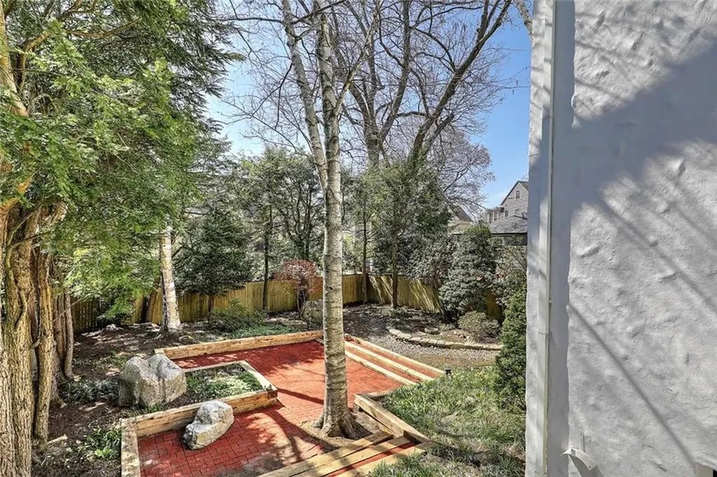 21 Laurel Avenue Providence RI 02906