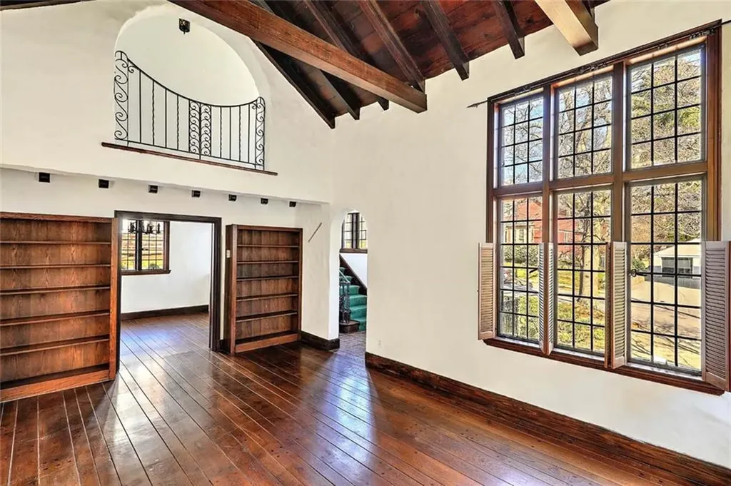 21 Laurel Avenue Providence RI 02906