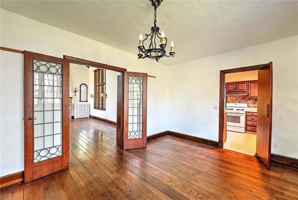 21 Laurel Avenue Providence RI 02906
