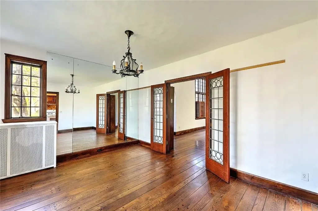 21 Laurel Avenue Providence RI 02906