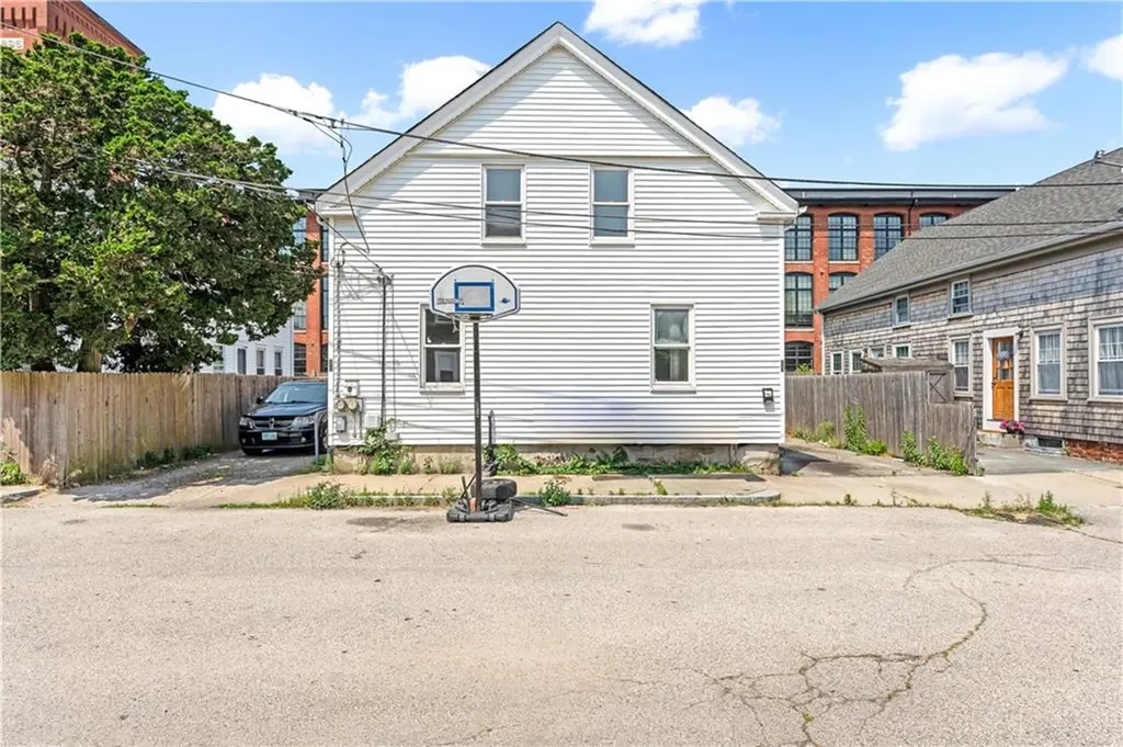 21 Davis Street Warren RI 02885