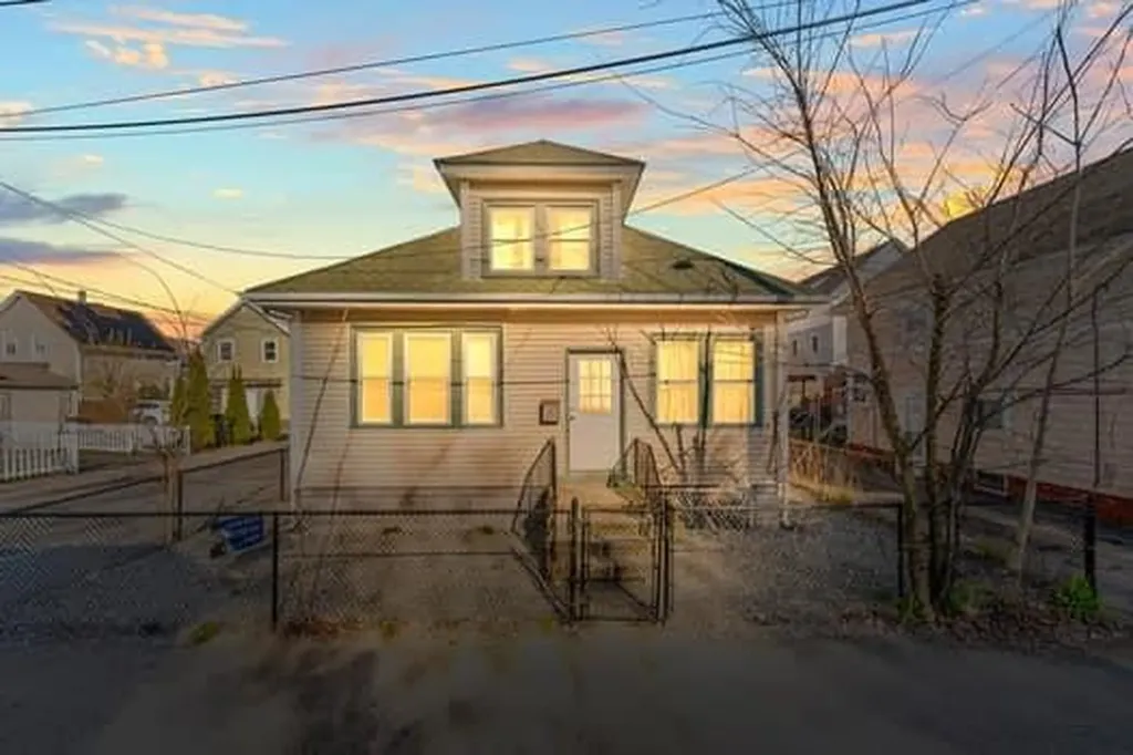 18 Crowninshield Street Providence RI 02909